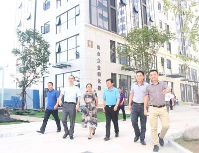 鄭州市商務(wù)局副局長(zhǎng)曹宏偉一行蒞臨園區(qū)考察調(diào)研，共促鄭州軟件開(kāi)發(fā)產(chǎn)業(yè)創(chuàng)新發(fā)展